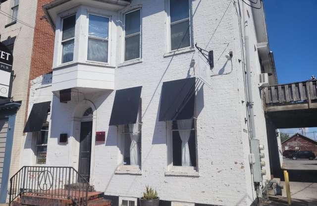 112 E BALTIMORE ST - 112 East Baltimore Street, Greencastle, PA 17225