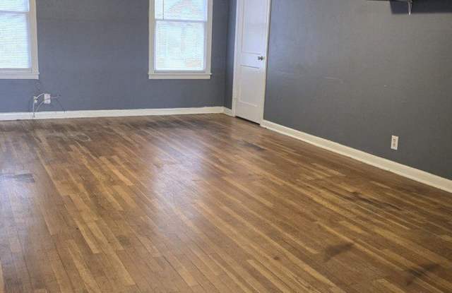 818 W RUSSELL PL Gallery 4