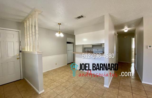 Available Now: Conveniently Located Duplex Gallery 4