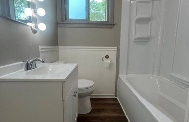 512 Cayuga Road Gallery 3