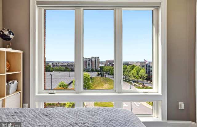 500 RIVERSAIL Lane Gallery 3