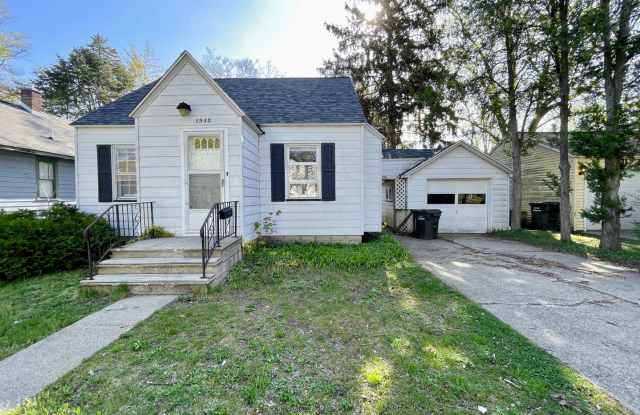 Two Bedroom Home in Muskegon - 1942 Smith Street, Muskegon, MI 49442