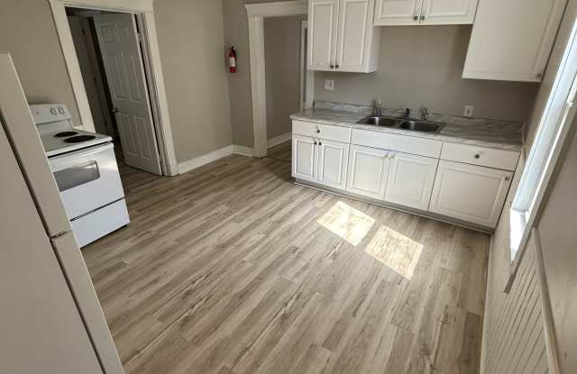 2349 Elyria Ave photos photos