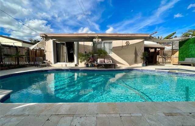 2040 NE 183rd St NORTH MIAMI BEACH, FL 33179 photos photos