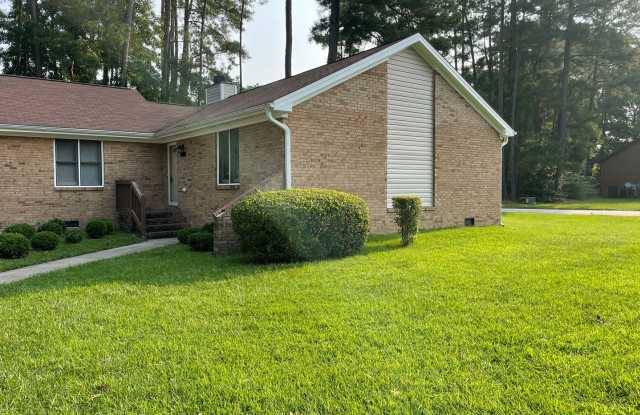 Charming 2 Bed, 2 Bath Triplex in Fayetteville photos photos