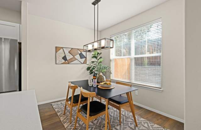 3 Bedroom Pet Friendly Townhome Gallery 4