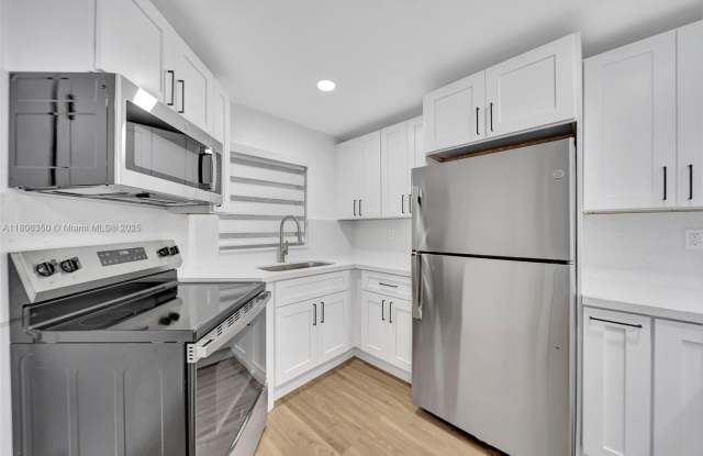 1750 W 46th St photos photos