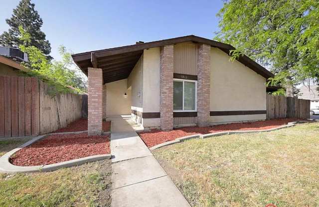 Cozy 3 Bedroom Home at White Ln.  Stine rd. photos photos
