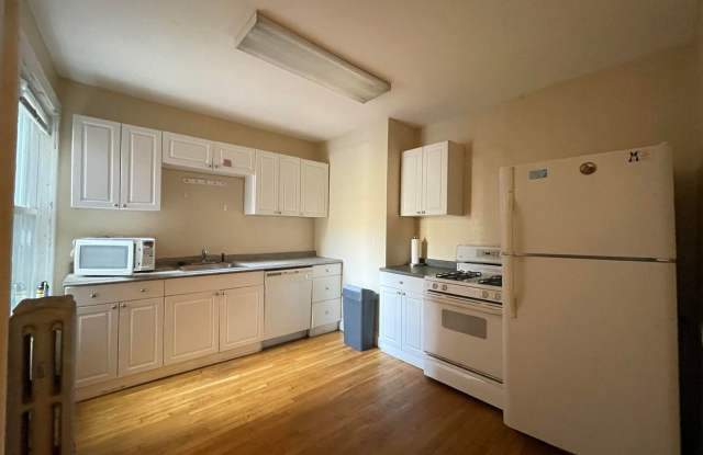 4bd/2Ba with Separate Offices (or Storage Rooms) Attached to Bedrooms; Heat/Hot Water Included! photos photos