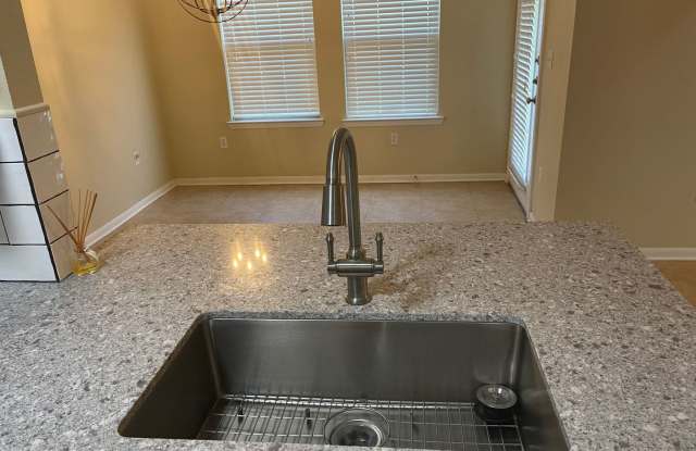 College Station - 4 Bedroom / 2.5 Bath / 2 Story Townhome in Canyon Creek Complex. - 1339 Canyon Creek Circle, College Station, TX 77840