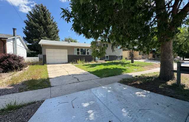 Stylish Tri-Level with Bonus Living Space and Huge Backyard! photos photos