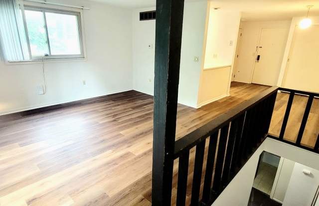 2024 Summit St. Gallery 4