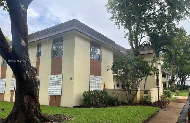 5525 N Lakewood Cir N photos photos