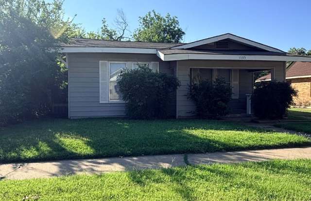 3 Bedroom 2 Bath - Large Fenced Yard photos photos