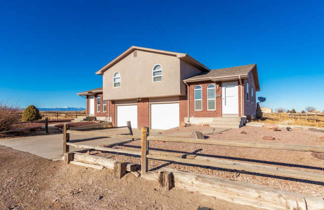 Pueblo West Duplex with garage, fenced yard, and A/C! - 405 East Stardust Drive, Pueblo West, CO 81007 Pueblo West Duplex with garage, fenced yard, and A/C! - 405 East Stardust Drive, Pueblo West, CO 81007