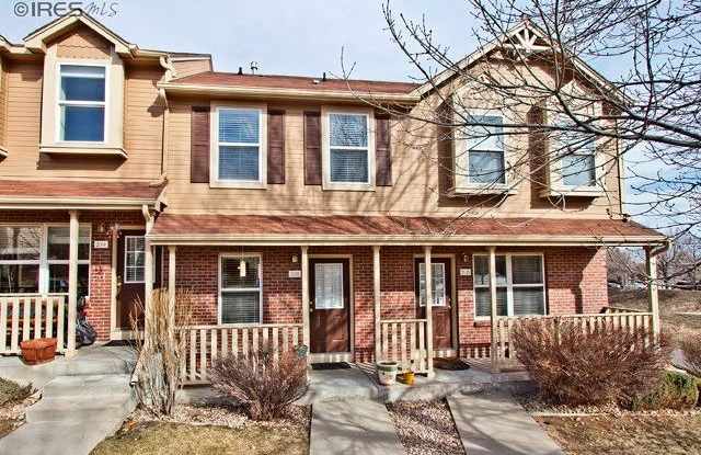 Two Bedroom Townhome Available For Rent in Hunter's Ridge in Louisville photos photos