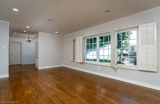2715 Pinelawn Drive Gallery 4