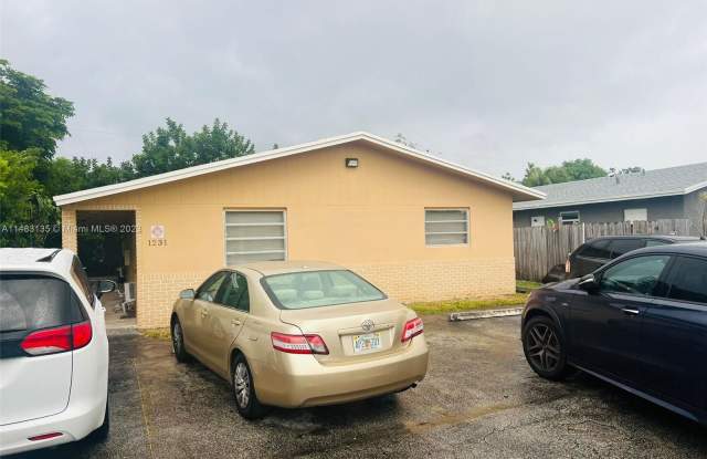 1231 NW 19th Ct Gallery 2