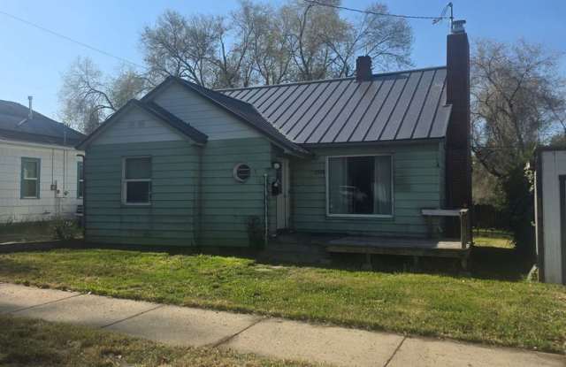 Supper cute 3 bedroom 1 bath house. This house has lots of charm. The upstairs is one big bedroom. Has a gas fireplace and laundry room photos photos Supper cute 3 bedroom 1 bath house. This house has lots of charm. The upstairs is one big bedroom. Has a gas fireplace and laundry room photos photos
