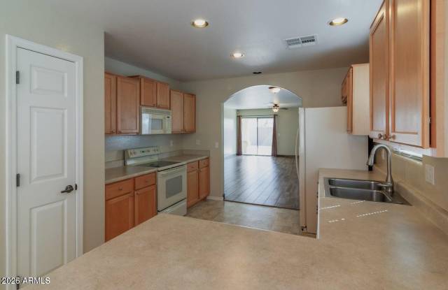 11323 E Wallflower Lane Gallery 3