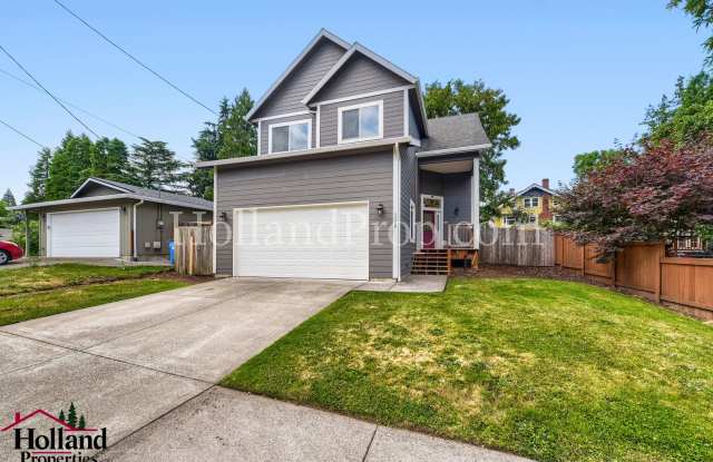 Spacious & Inviting Home in the Heart of Milwaukie! photos photos