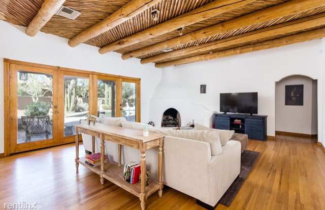 8523 N 50th Pl Gallery 2