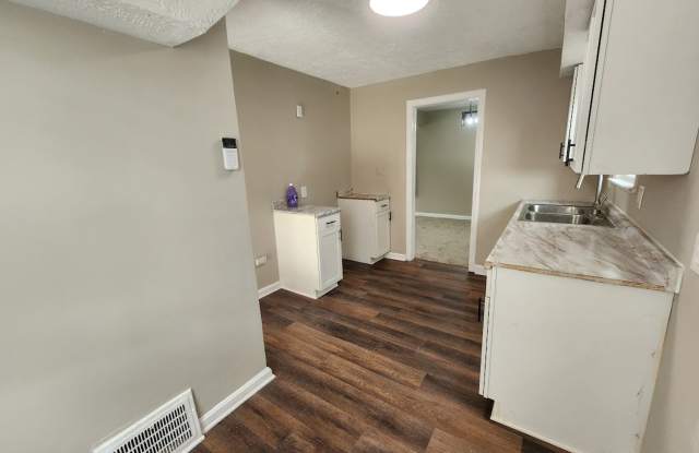 3 Bed 1 Bath Colonial Rental Gallery 3