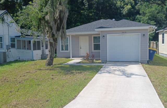 Newer 3 BR 2 BA home convenient to downtown Jacksonville and the Beaches photos photos