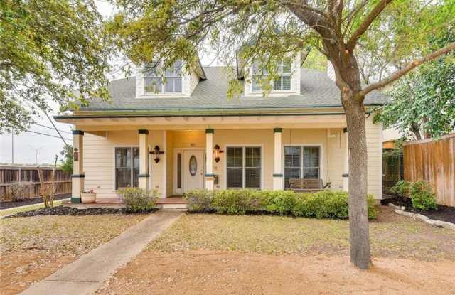 1822 W 11th St House photos photos