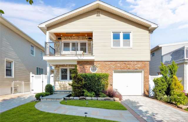 464 Lindell Boulevard unit: 2Nd Fl - 464 Lindell Boulevard, Long Beach, NY 11561