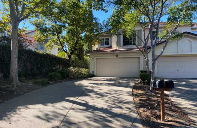 Spacious Antioch 3 bedroom, 2.5 bathroom end unit duet situated at the end of quiet cul de sac! Walking distance to Deer Valley High School  Walmart! photos photos