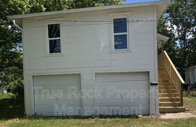 522 S Stonewall Ave - 522 South Stonewall Avenue, Ada, OK 74820