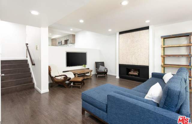 13222 ADMIRAL Avenue Gallery 2