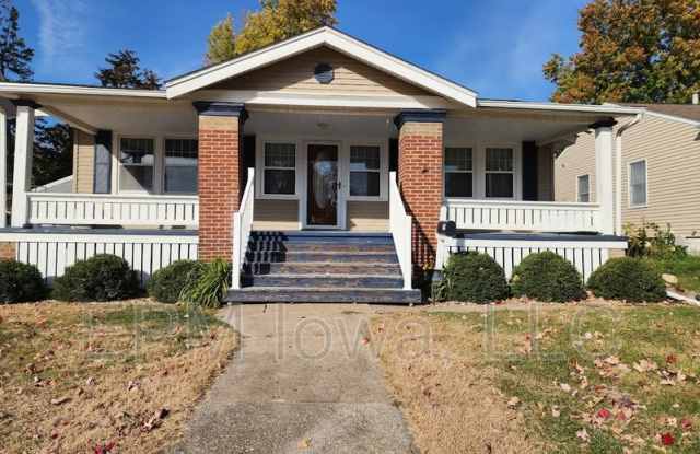 1119 Maplewood Drive Northeast photos photos