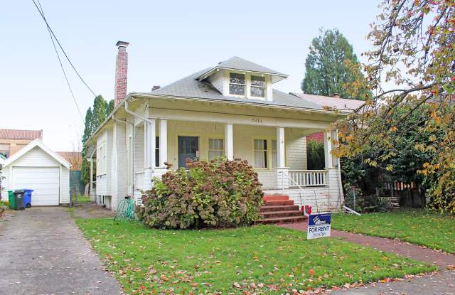 Bright  Cheerful 3 Bedroom Bungalow in the Heart of Irvington - 2414 Northeast 12th Avenue, Portland, OR 97212