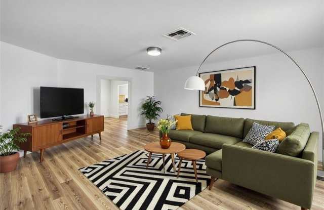 836 E New York - 836 East New York Street, Long Beach, CA 90813