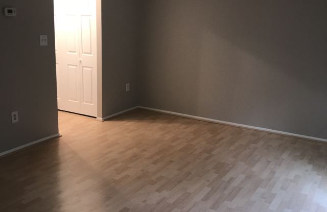 1002 Victoria Pl Gallery 4
