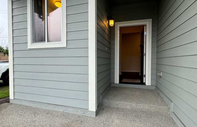 Spacious Condo - Large Garage and Private Patio Gallery 4