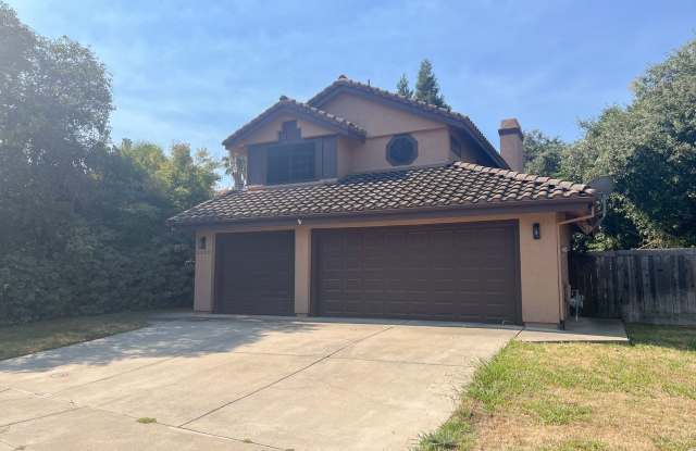 Large Home on Quiet Court Gallery 3