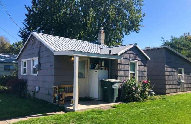 Newly Remodeled 1-Bed with Bonus Room photos photos