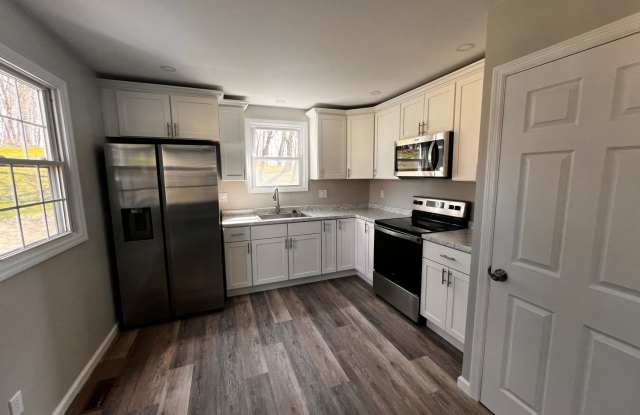 Newly Renovated Spacious Single-Family House - 11 Stonehouse Hill Road, Albany County, NY 12158