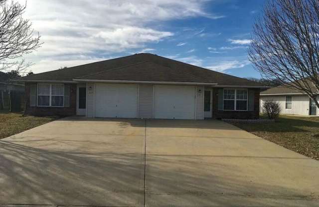 411 NW Woodbury Dr photos photos