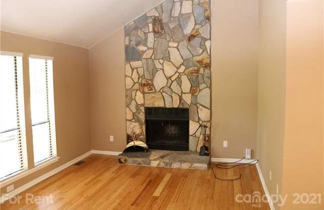 11301 WT Harris Boulevard Gallery 3