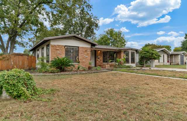 414 Storeywood Drive Gallery 2