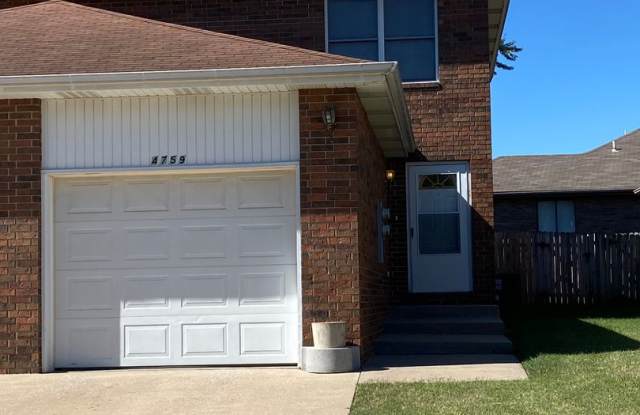 Great 2 bedroom 1.5 bathroom Duplex - 4759 South Ash Avenue, Springfield, MO 65804