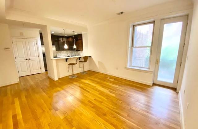 Remarkable 1 Bed 1 bath in Columbia Heights with Balcony and W/D! Gallery 3