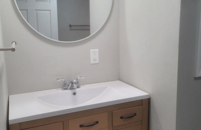 111 E 19th St S - 111 East 19th Street South, Newton, IA 50208