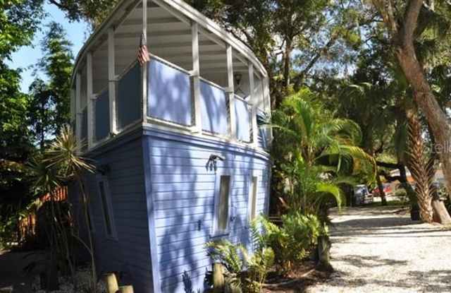 425 N OSPREY AVENUE Gallery 3