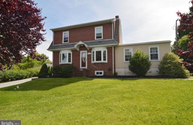 1525 FARMINGTON AVENUE - 1525 Farmington Avenue, Halfway House, PA 19464