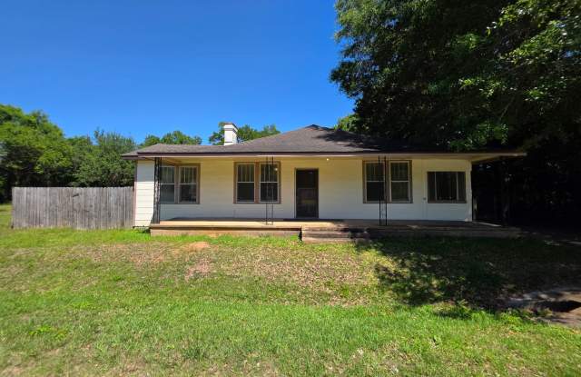 3BR/1BA home with Bonus Room and large fenced back yard photos photos